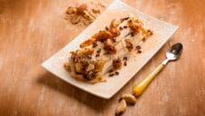 Tronchetto con panna e noci di macadamia: esotico