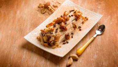 Tronchetto con panna e noci