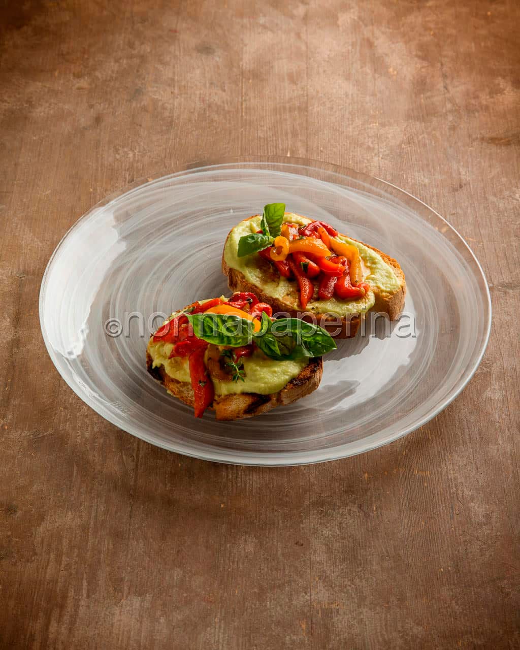 Bruschette Gourmet Con Crema Di Avocado E Peperoni Per Aperitivo