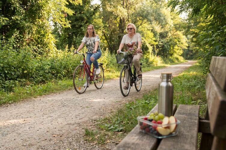 Dieta equilibrata e bicicletta per mantenersi in forma andare in biciletta