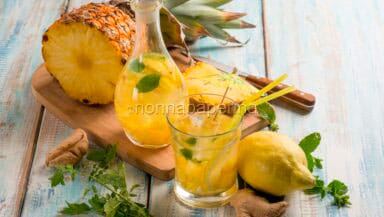 Acqua aromatizzata con ananas
