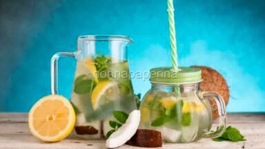 Acqua aromatizzata con limone