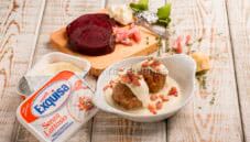 Canederli alle barbabietole su crema di formaggio