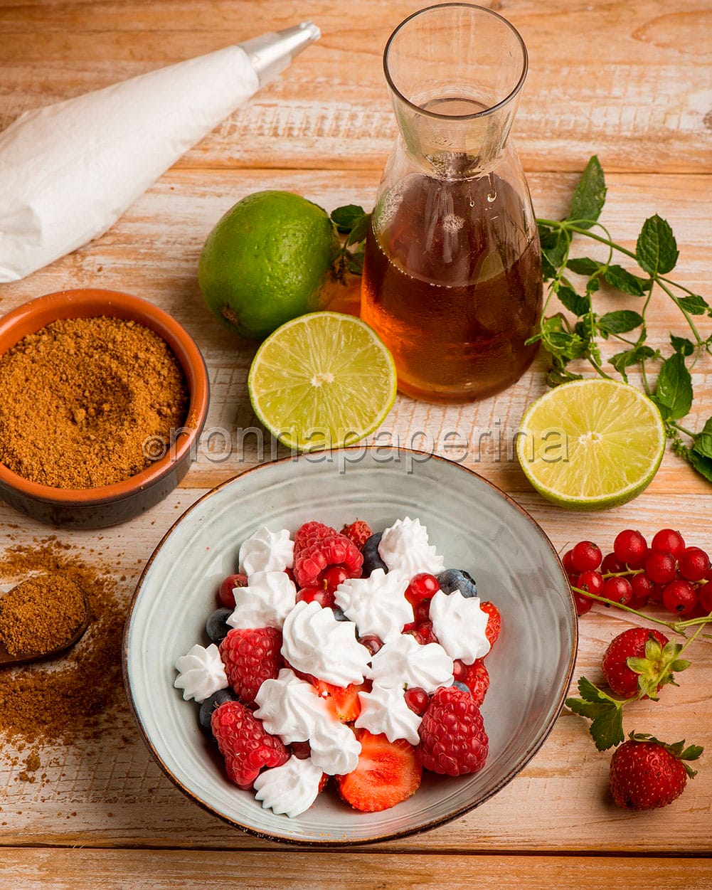 Frutti di bosco con sciroppo alla menta