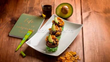 Mini muffins al cacao con avocado