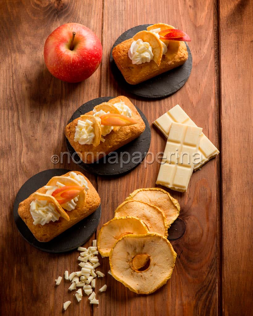 Mini plumcakes mele e cioccolato bianco