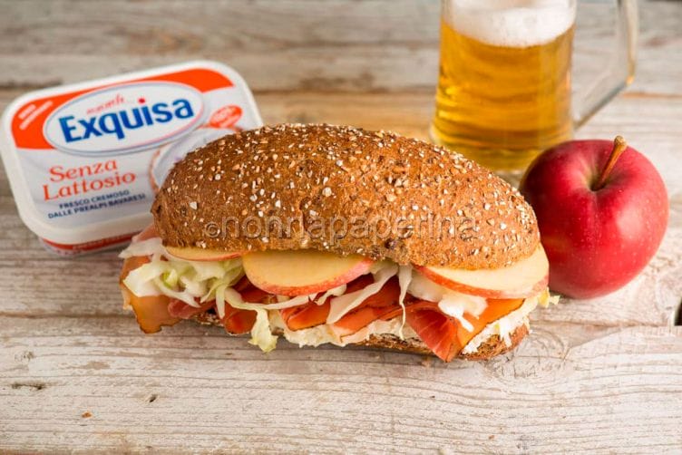 Panino con speck, crauti e mela: merenda sana e squisita Panino con speck crauti e mela