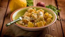 Pasta al profumo di coriandolo e limone: fresca bontà Pasta al profumo di coriandolo e limone: fresca bontà