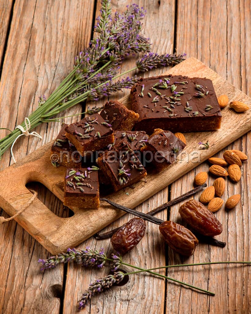 Quadretti al cioccolato e lavanda Quadretti al cioccolato e lavanda