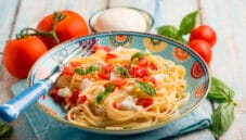 Spaghetti all’acqua di pomodoro e mozzarella