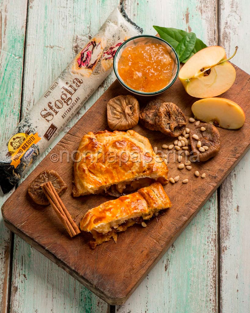 Strudel con fichi secchi e noci Strudel con fichi secchi e noci