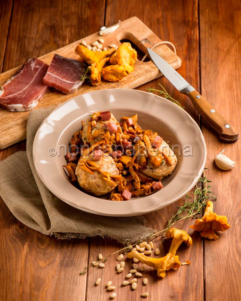 canederli con finferli e speck