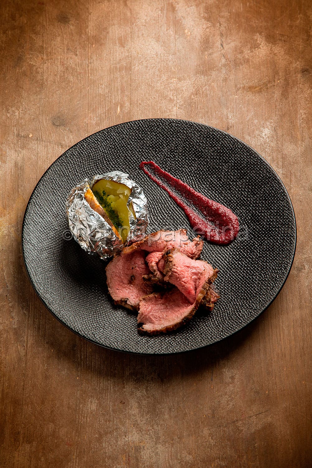 controfiletto di manzo con patate al cartoccio controfiletto di manzo con patate al cartoccio