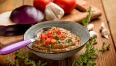 Saporita crema di melanzane e pomodorini