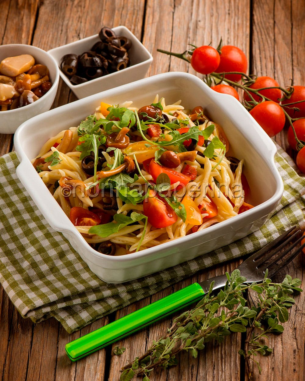 insalata di trofie con pomodorini