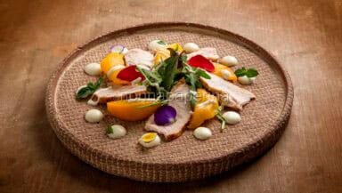 insalata light di pollo con pesche grigliate e yogurt