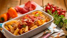 Originale insalata di pasta con bresaola e peperoni