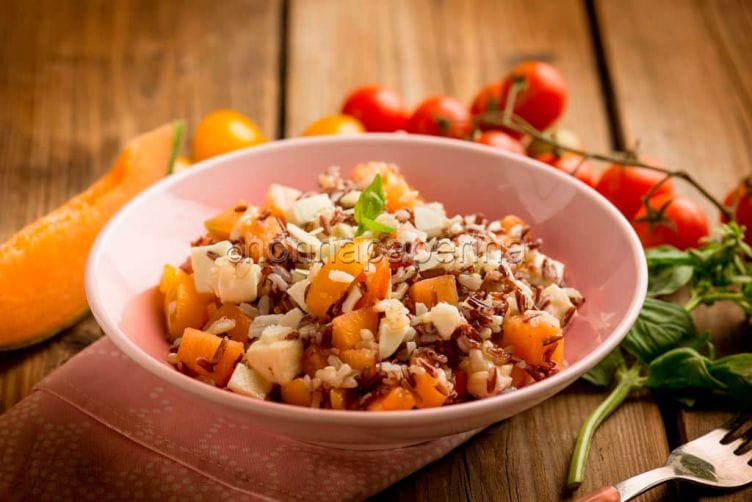 insalata di riso con melone e pomodorini