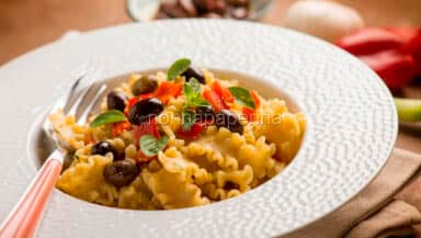 mafalde con olive e peperoni