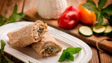 Sfiziosa piadina di farro farcita con ricotta e verdure