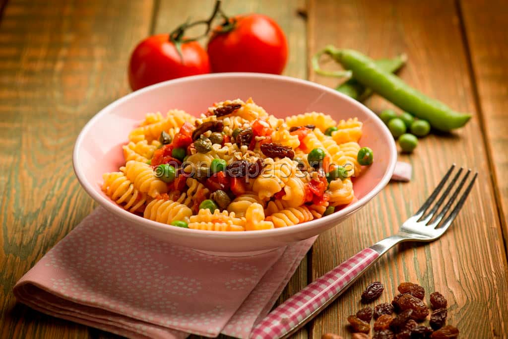 radiatori ai piselli con capperi