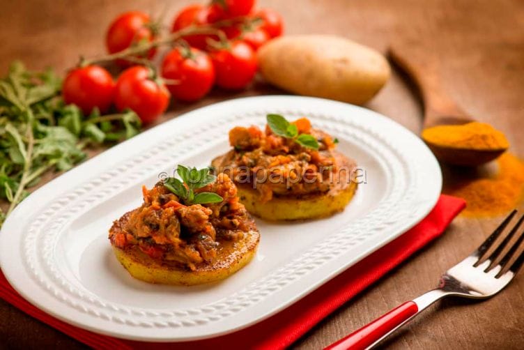 Stuzzichiamo con le tartine di patate alle vongole tartine di patate alle vongole