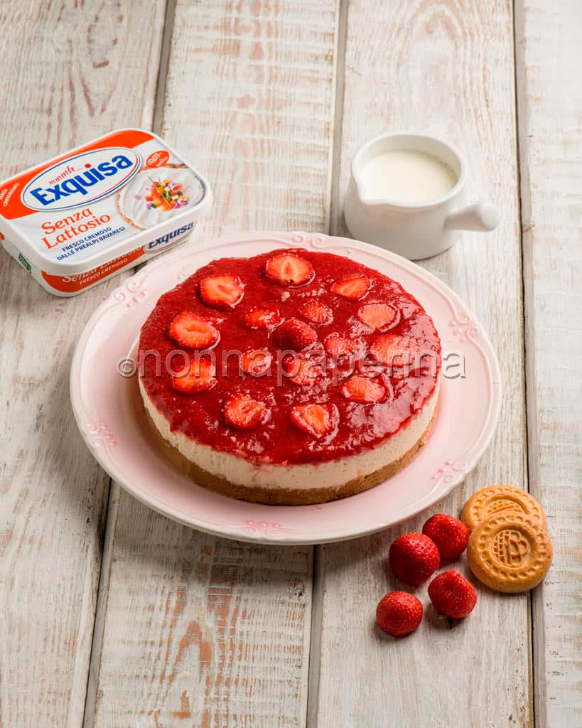 Cheesecake alle fragole e formaggio Cheesecake alle fragole e formaggio