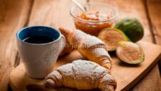 Croissant classico per una colazione senza glutine Croissant classico per una colazione senza glutine