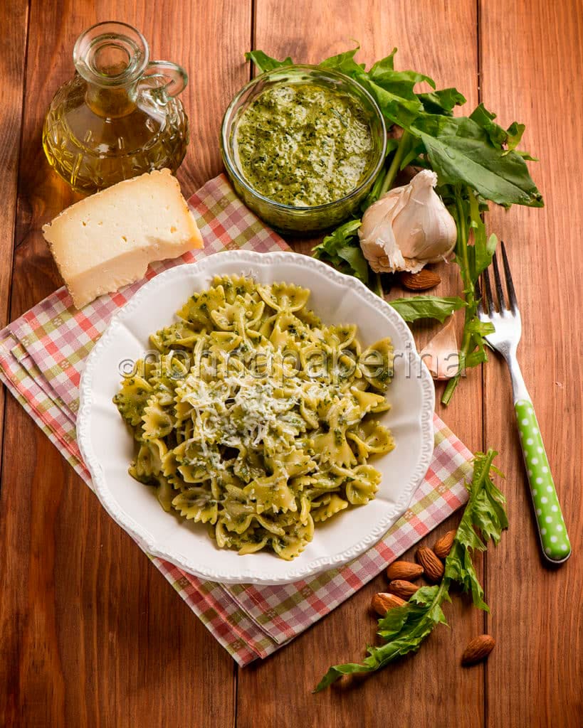 Farfalle con pesto di tarassaco