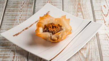 Lenticchie alla curcuma in cialda di pasta fillo o