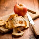 Mele essiccate al forno: chips nutrienti spezza appetito Mele essiccate al forno: chips nutrienti spezza appetito