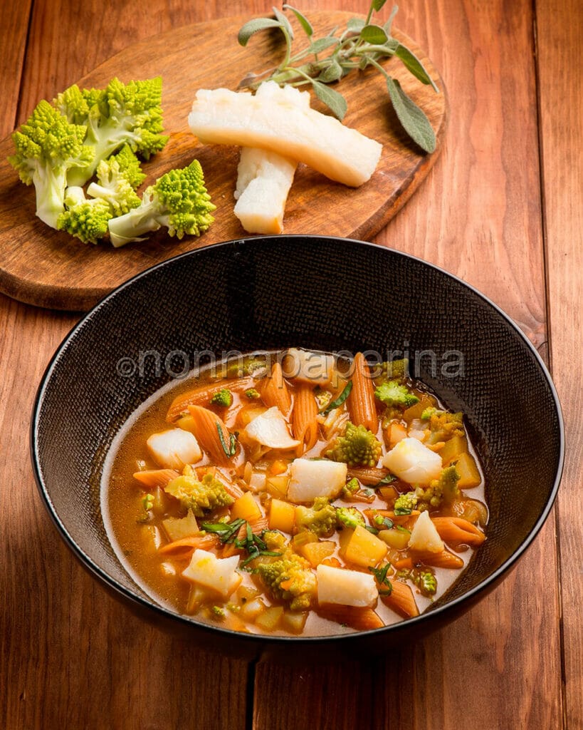 Minestra di broccolo romanesco e baccala Minestra di broccolo romanesco e baccala