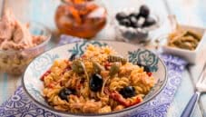 Pasta con pomodori secchi, tonno e olive: bontà!