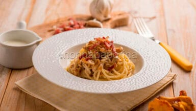Spaghetti di teff con ragu di finferli