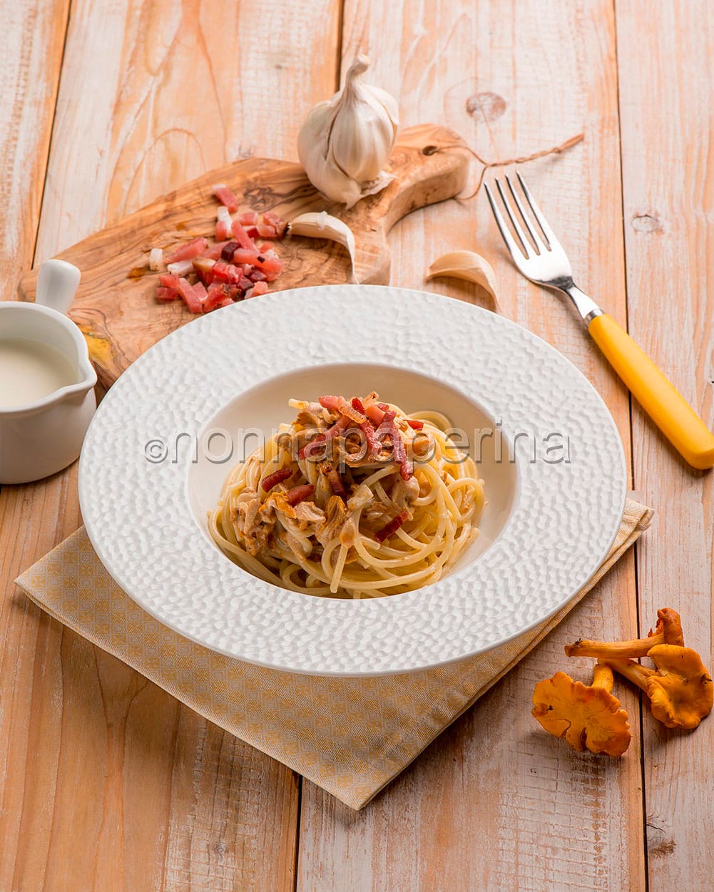 Spaghetti di teff con ragù di finferli Spaghetti di teff con ragù di finferli