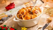 Timballo con tortellini al ragù per l’Epifania Timballo con tortellini al ragù per l’Epifania