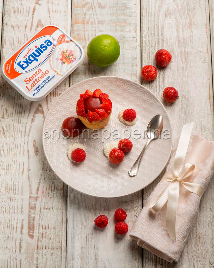 Tortino con fragole e crema di formaggio