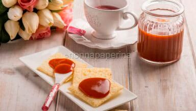 Confettura di rosa canina