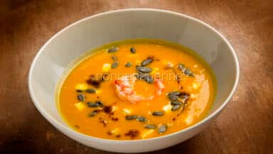 Crema di zucca quartirolo e gamberi