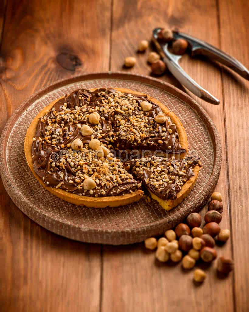 Crostata alla nutella con nocciole