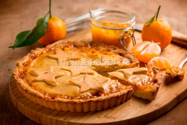 Crostata con marmellata di mandarini per la colazione Crostata con marmellata di mandarini