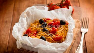 Spaghetti al cartoccio con acciughe