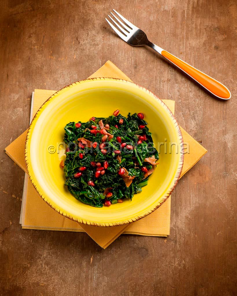 cavolo nero con guanciale e melagrana cavolo nero con guanciale e melagrana