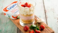 Tiramisù alle fragole col formaggio Exquisa, che delizia!