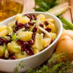 Insalata con patate e fagioli, un piatto fresco e nutriente Insalata con patate e fagioli, un piatto fresco e nutriente