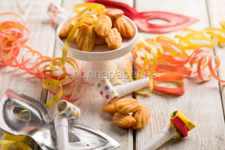 Mini madeleine di mais e mango per stupire a Carnevale Mini madeleine di mais e mango