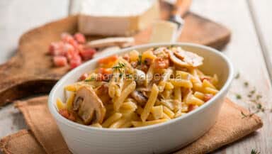 Penne con pancetta e champignon