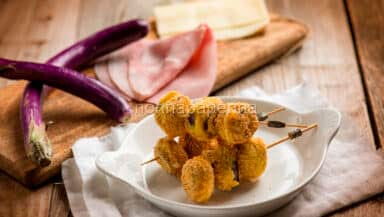 Spiedini di bocconcini di melanzane