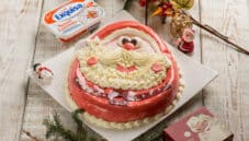 Torta di Babbo Natale al formaggio fresco Exquisa