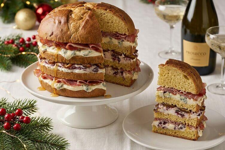 panettone gastronomico ai salumi tagliato panettone gastronomico ai salumi tagliato
